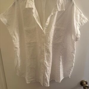Wonderly White Short Sleeve Button-Up Top